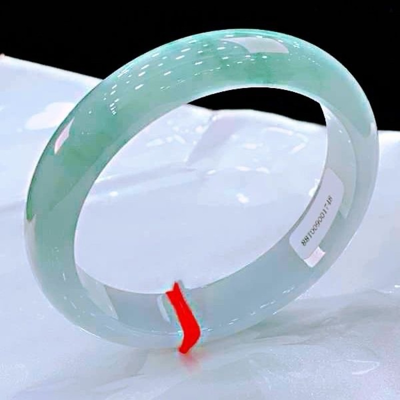 Myanmar , Natural Ice Jadeite  - Lighting & Home Decor Studio recension och pris